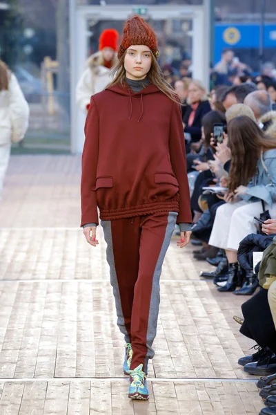 Look 17